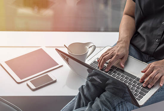 + EI للخدمات المصرفية عبر الإنترنت